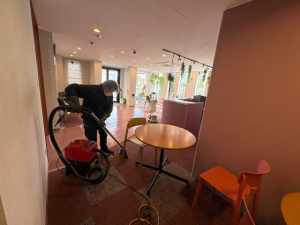 館内清掃｜アルヴェアーレVIP さいたま市レンタルオフィ ス‧シェアオフィス（与野‧⼤宮‧さいたま新都⼼‧浦和）