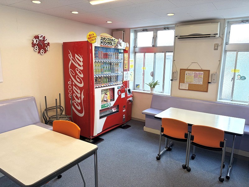 談話室｜アルヴェアーレVIP さいたま市レンタルオフィ ス‧シェアオフィス（与野‧⼤宮‧さいたま新都⼼‧浦和）